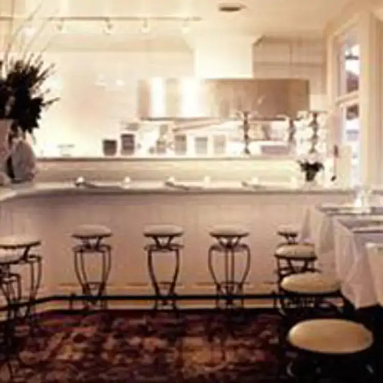 Outdoor eating near me