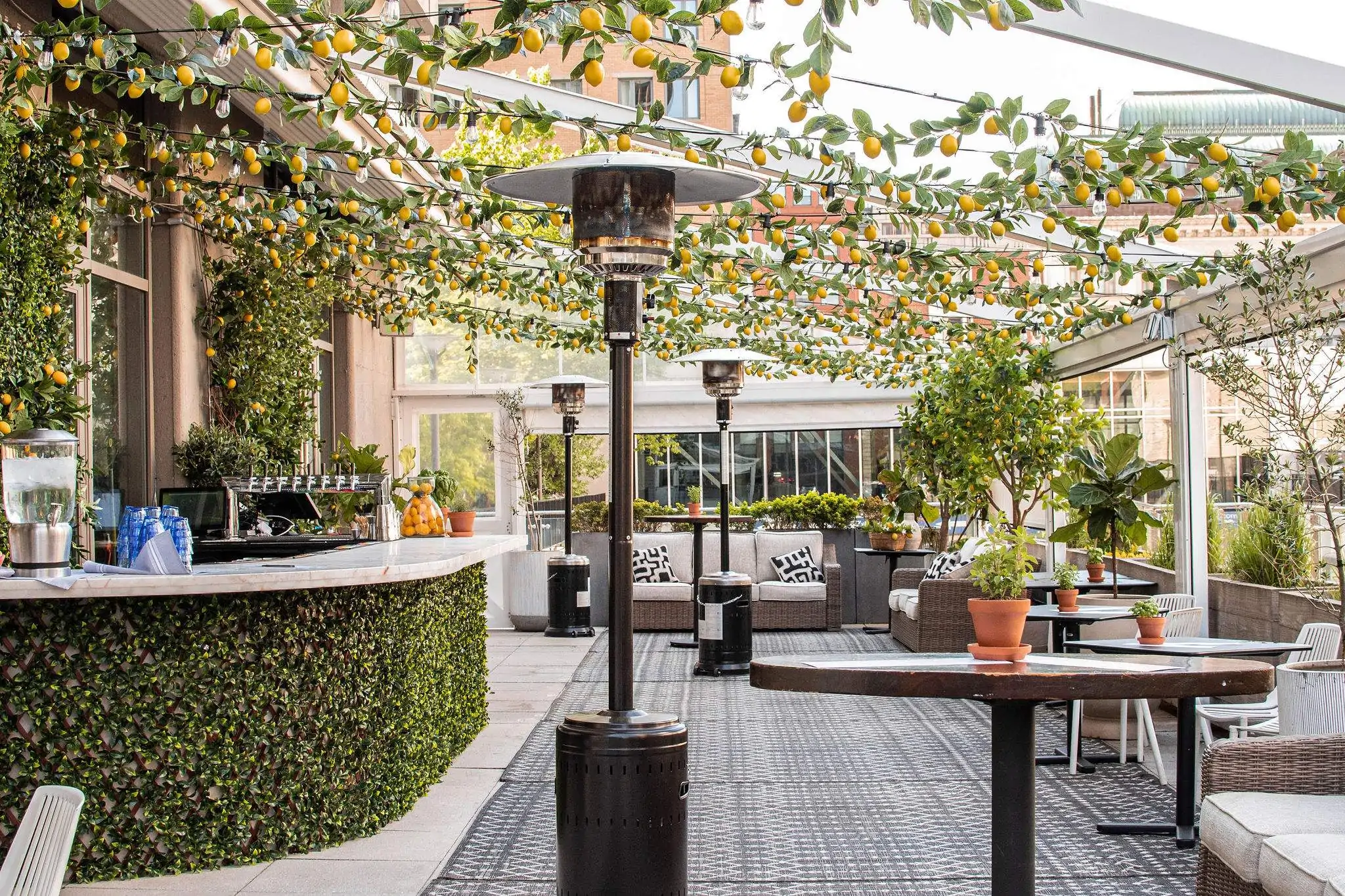 7 Ways to prepare your restaurant for a successful summer, image size:2048x1365