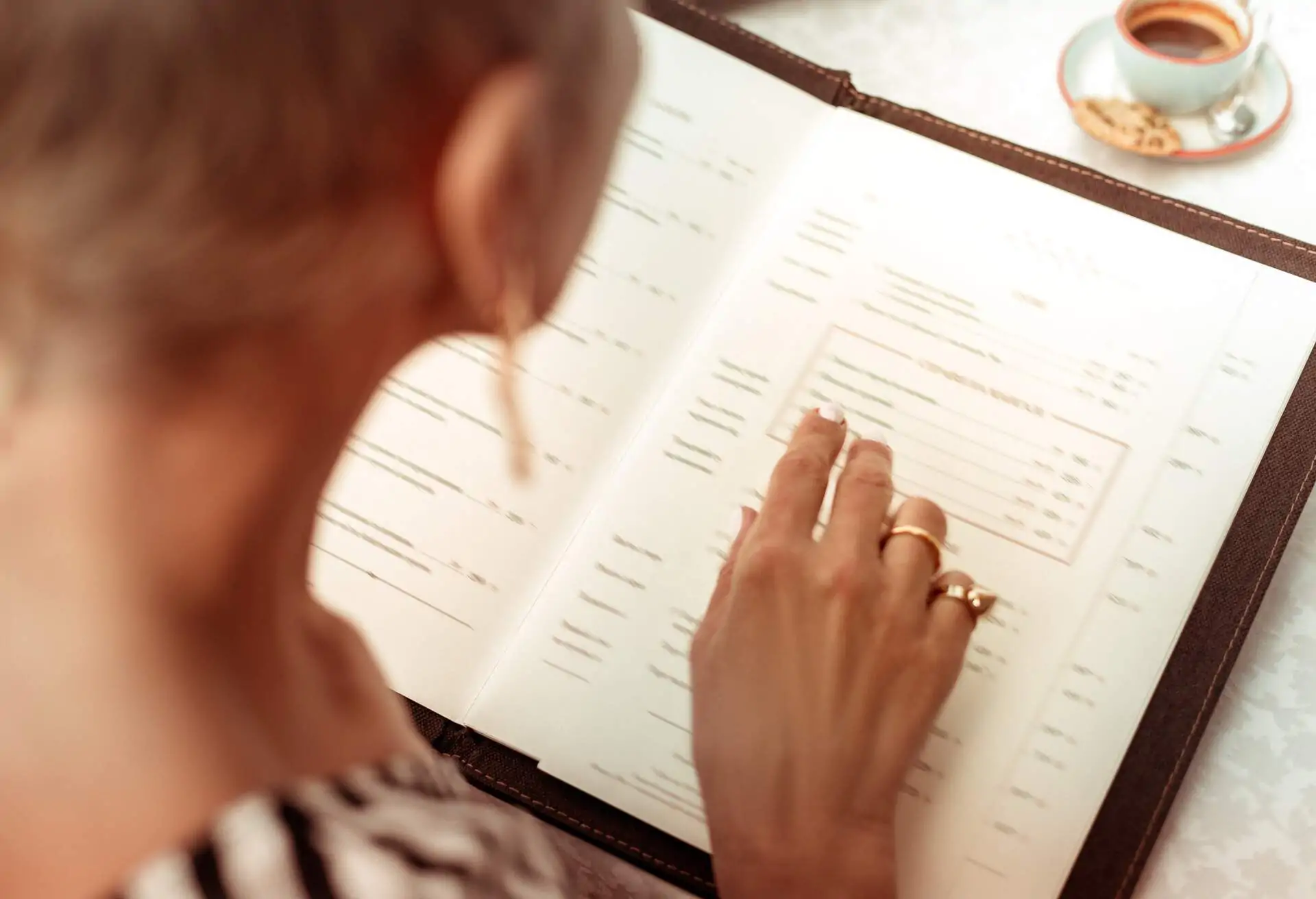 woman-with-menu woman-with-menu